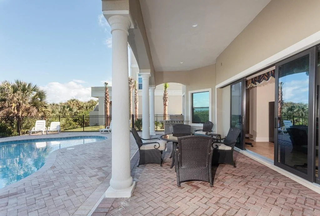 Mandarin Grace Ocean Front 7 Br home by RedAwning