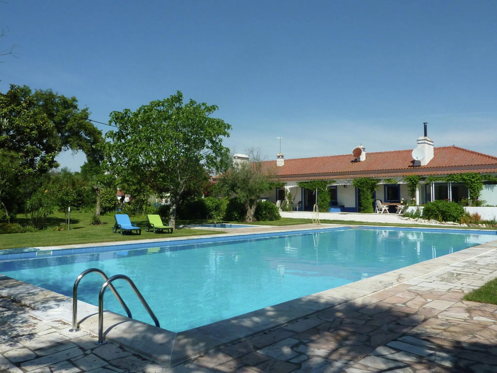 Shared Farmhouse Near Serra Monfuradoca