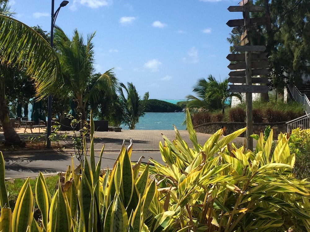 Apartment With 3 Bedrooms in Roches Noires, With Wonderful sea View, P