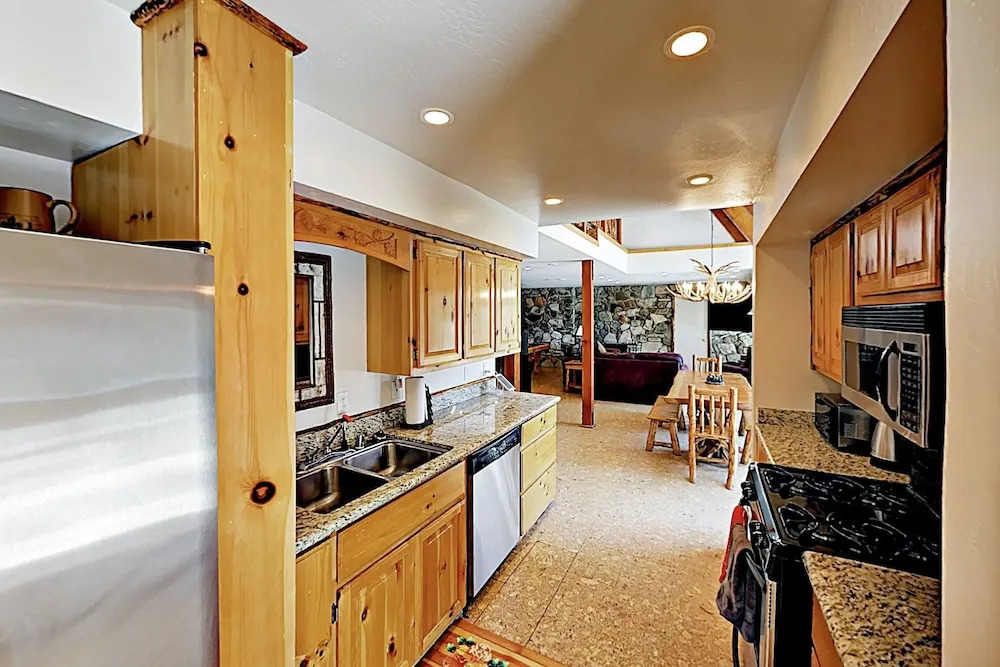 39537 Lake Dr Home - 3 Br home by RedAwning