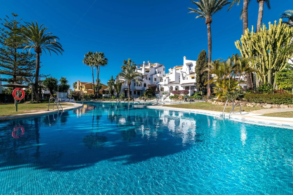 Newly renovated 3 bedroom apt next to Puerto Banús