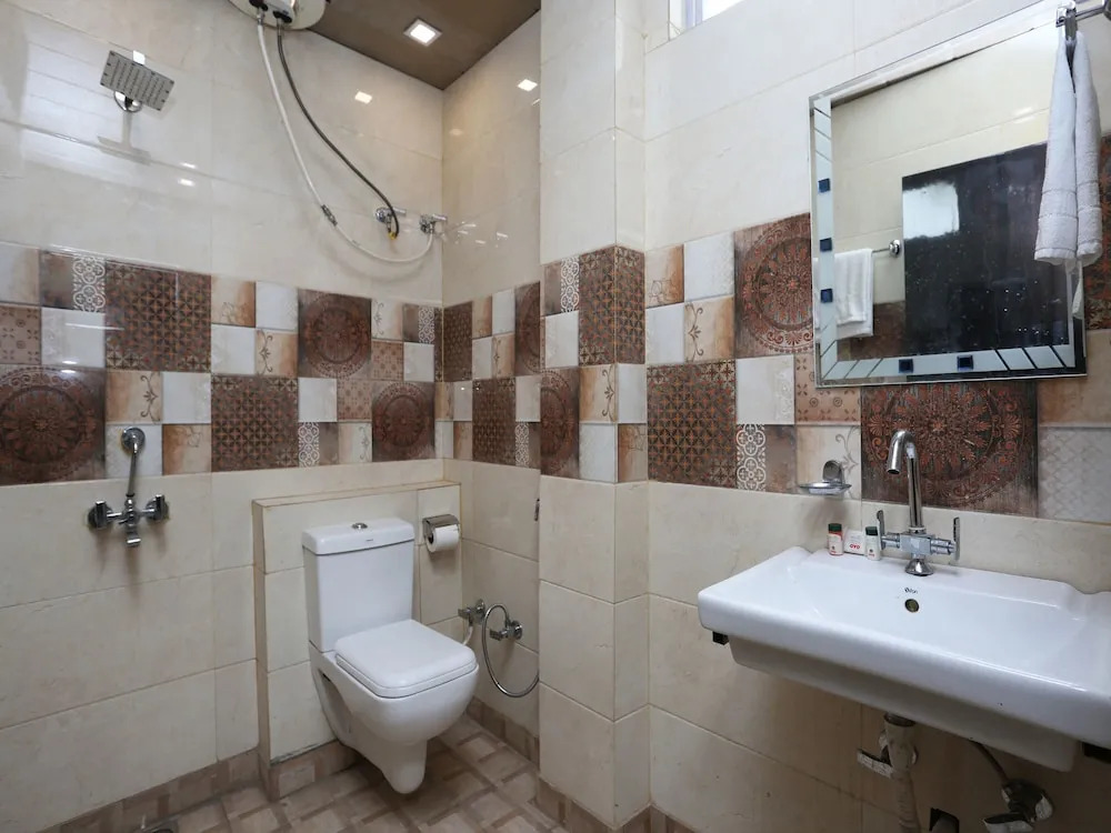 Century Grand By OYO Rooms
