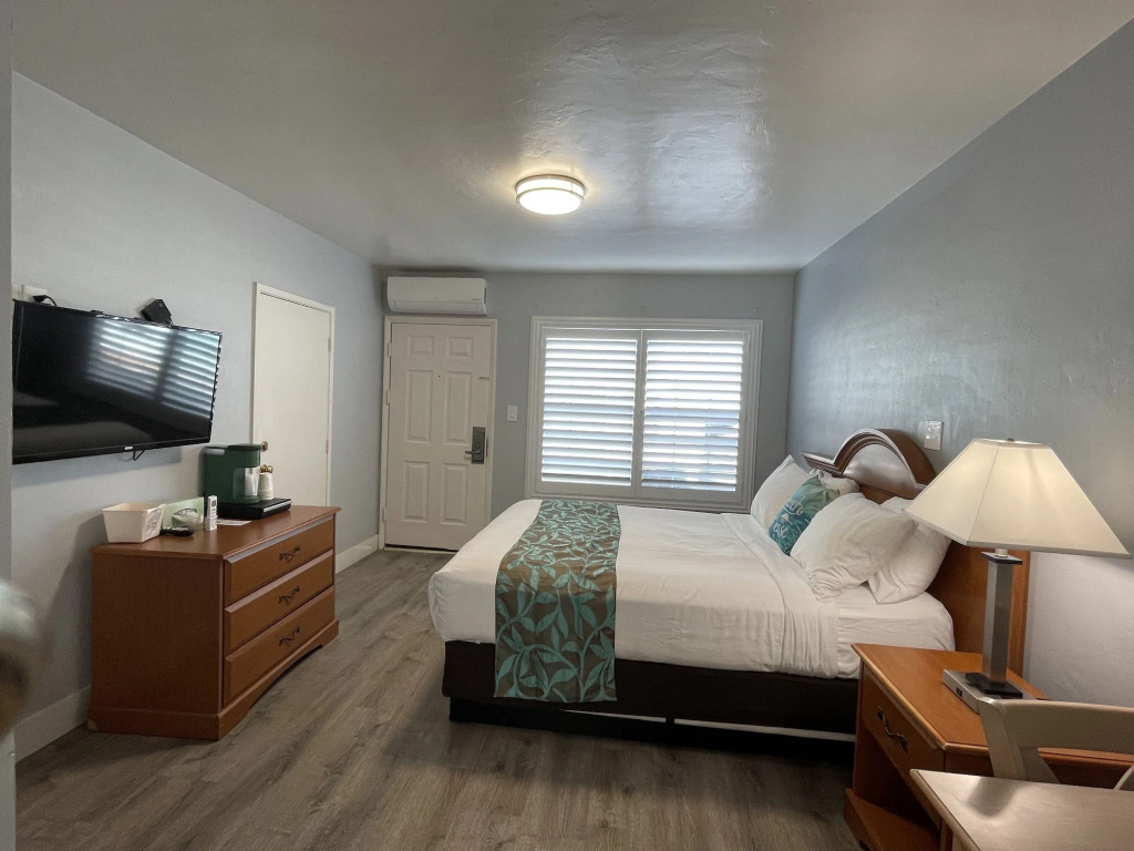 The Palomar Inn
