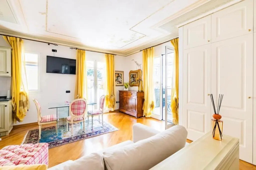 Suite in Centro Storico a Loano con GARAGE