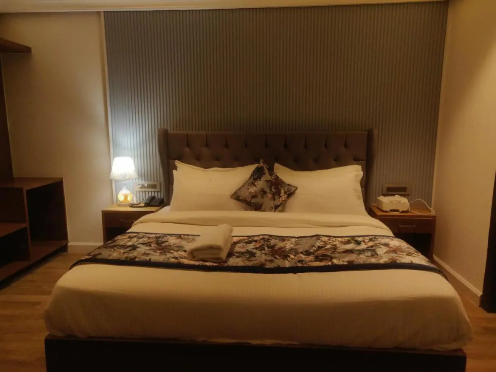 Hotel Sapling Mussoorie - 500 Mtr from Picture Palace Mall Road