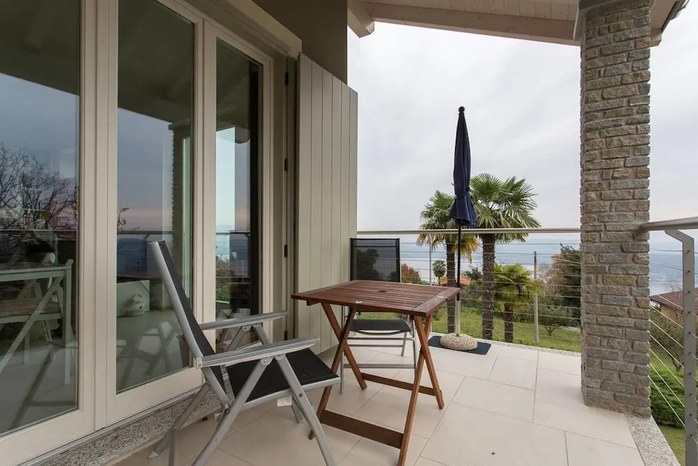 Contemporary 3 Bed Italian Lakes Villa, Lake Views, Wifi, BBQ