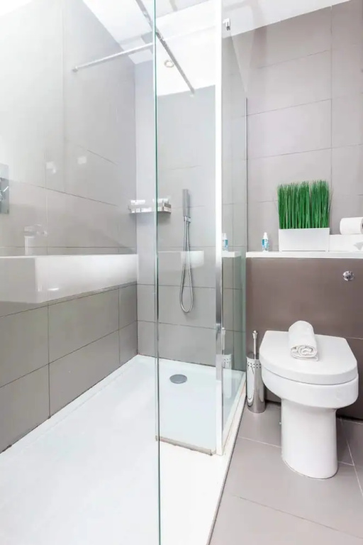 Modern and Stylish 2 Bedroom House in Brighton