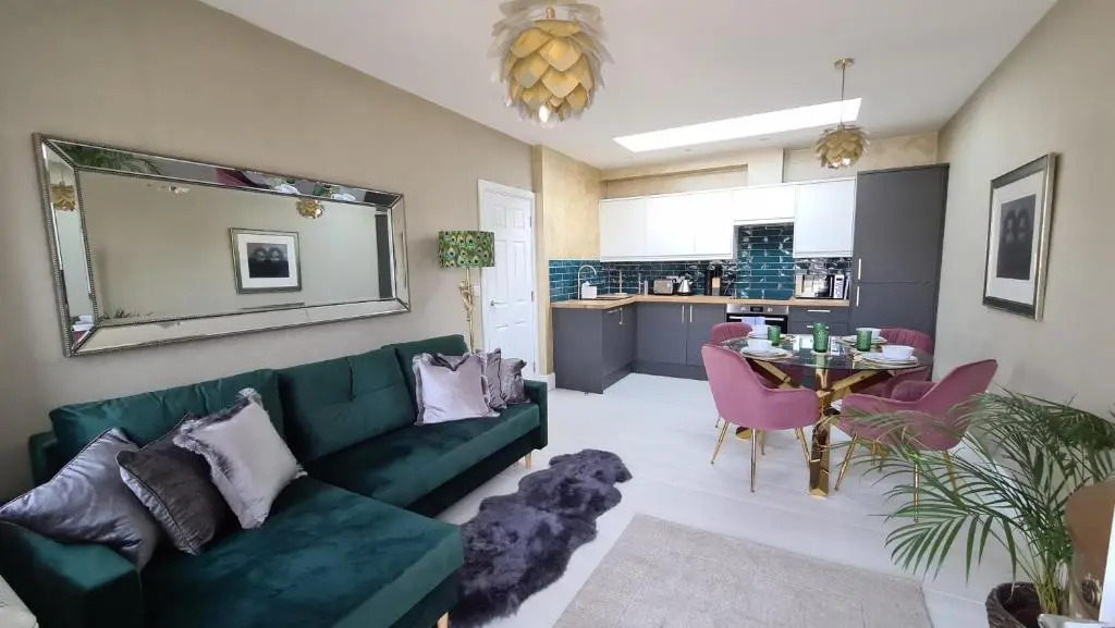 The Loughborough - Elegant, glamourous boutique 1 bed, central Truro