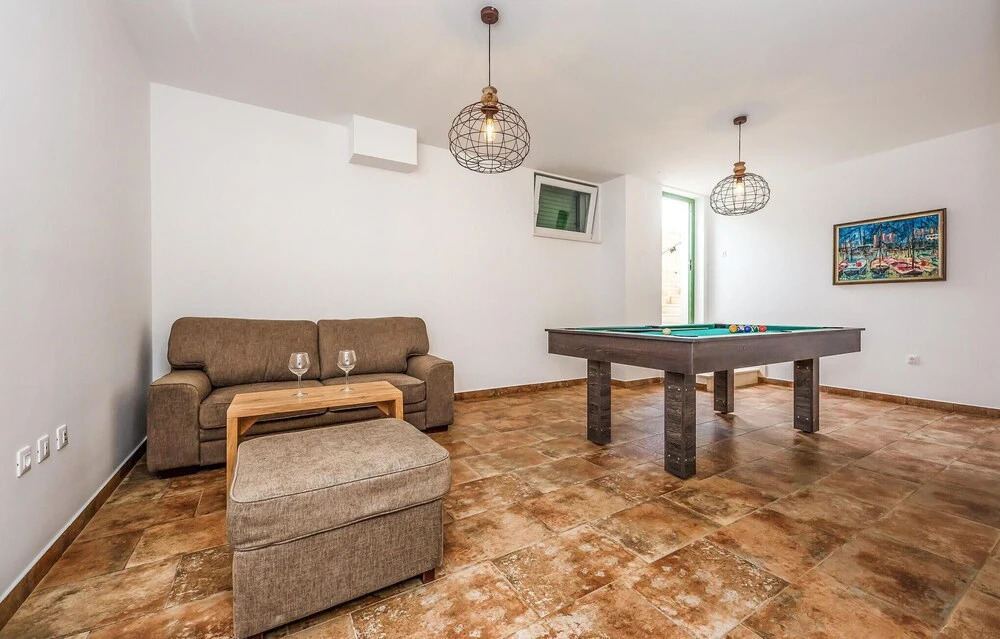 Pet Friendly Home In Lun