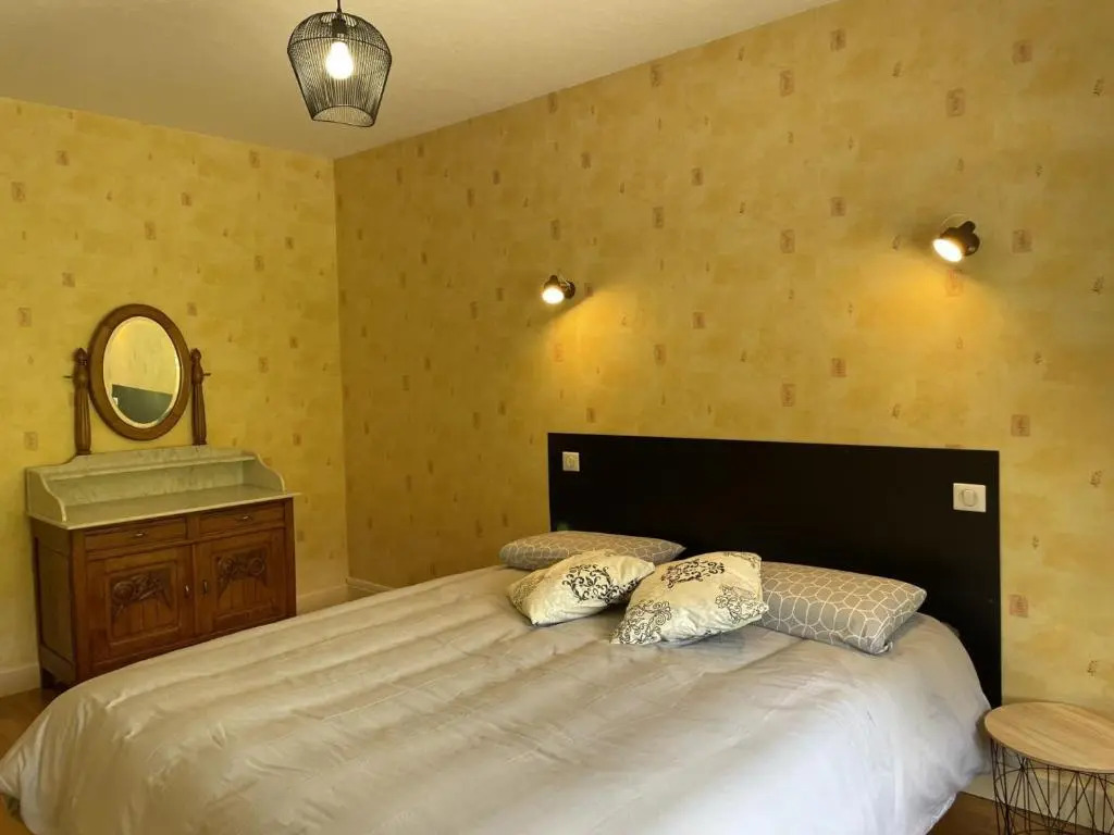 Gîte Chez Mamie avec jardin et terrasse, proche Vichy - FR-1-489-332