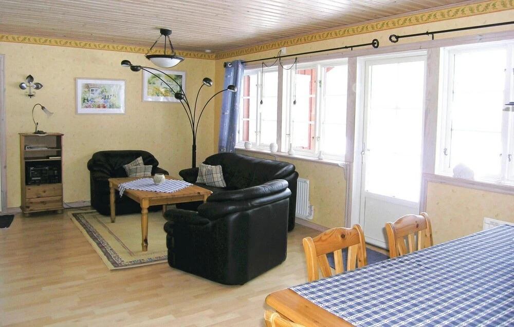 Cozy Home In Vittaryd With House Sea View