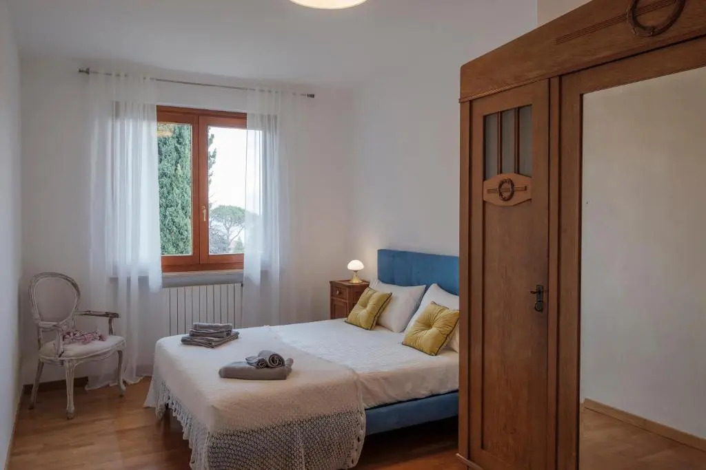 Holiday House Ars