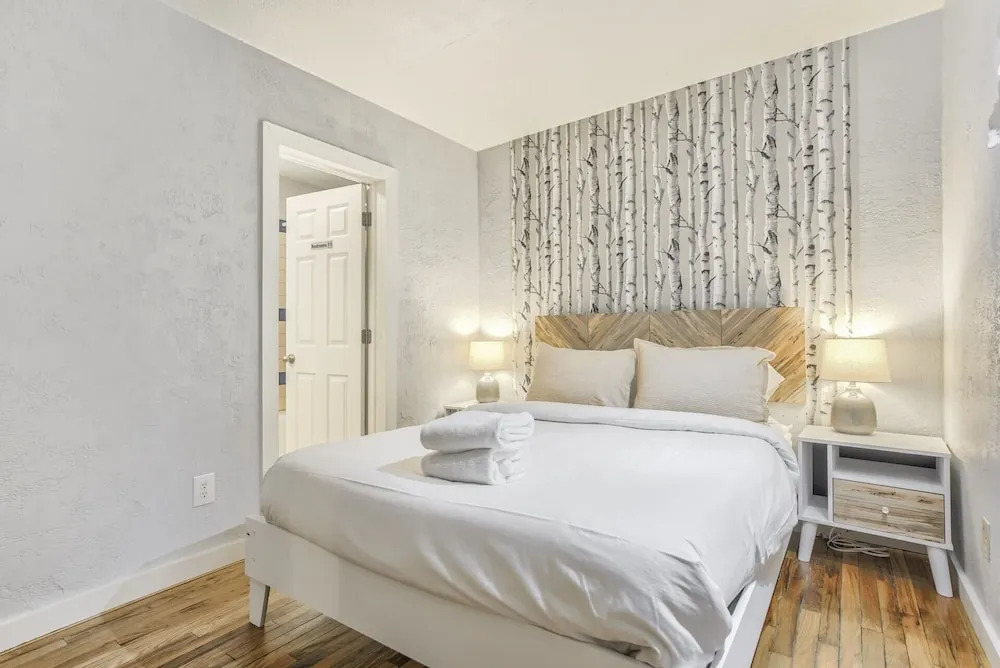 2BD Cozy Retreatclose to Red Rocksdogs Welcome!