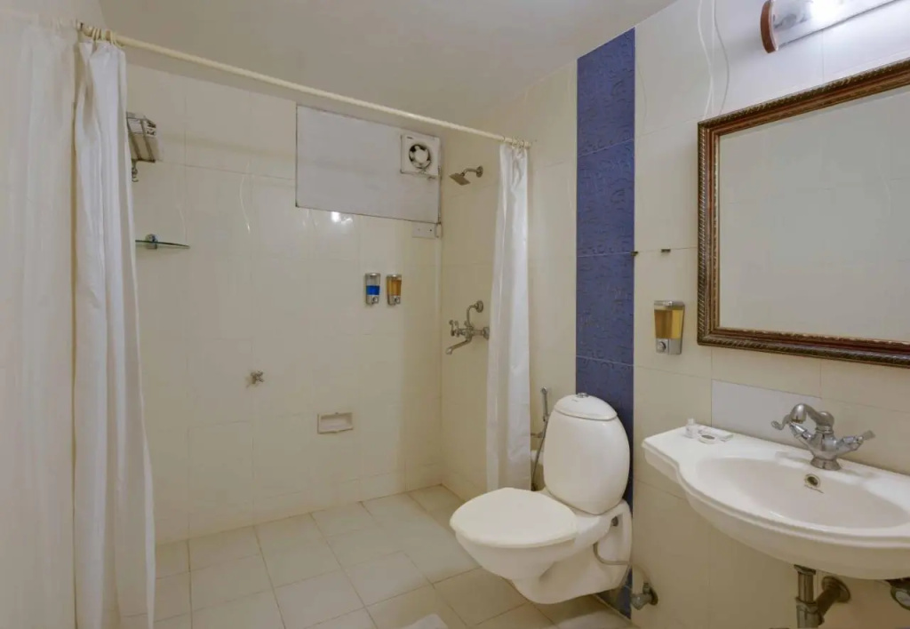 Swaroop Vilas - Lake Facing Boutique Hotel