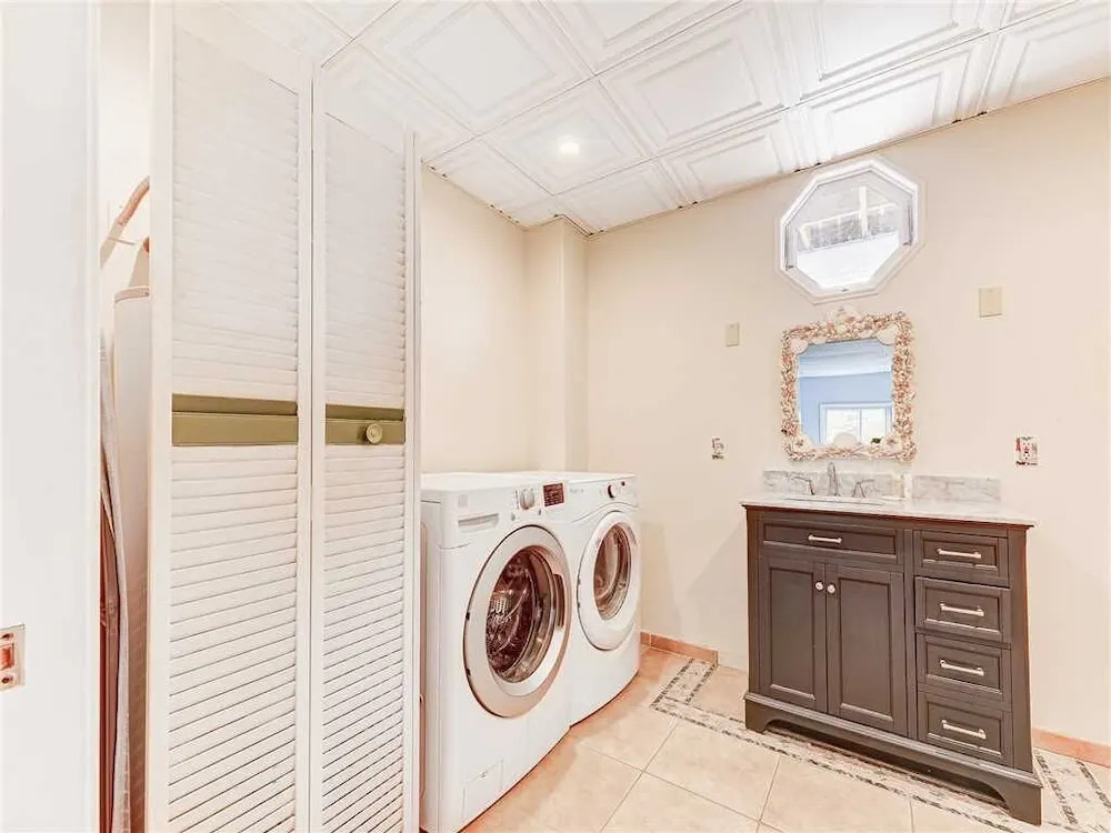 Summer Wind, 4 bedrooms, Private Pool, Next to Beach, Sleeps 8