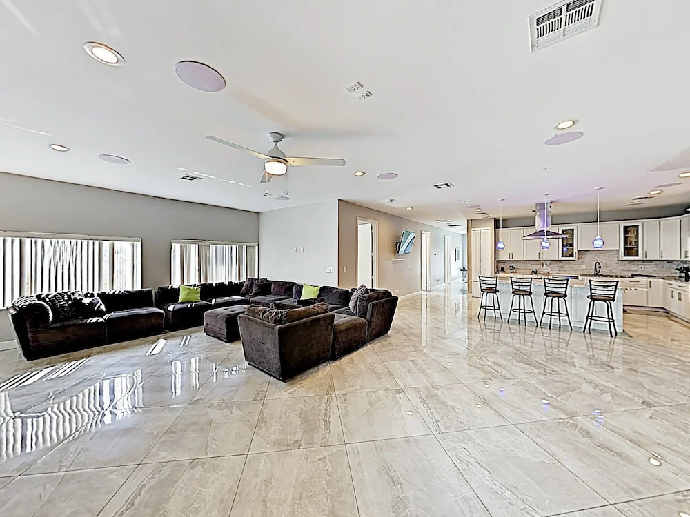 New Listing! Sumptuous Near Beach W/ Pool 3 Bedroom Home