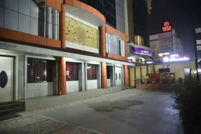 Goroomgo Sharda Regency Raipur
