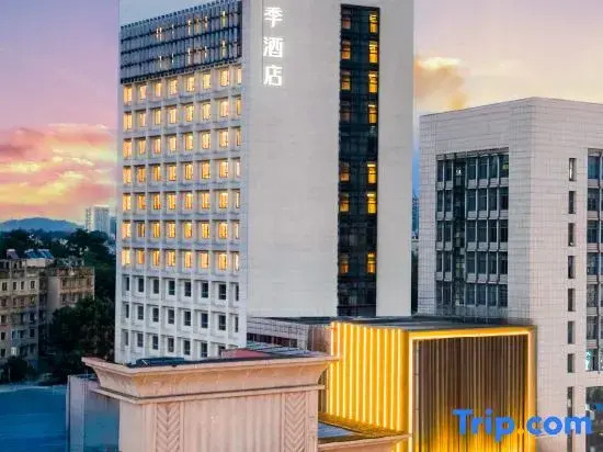 Ji Hotel (Guiyang Baiyun Middle Road Metro Station)