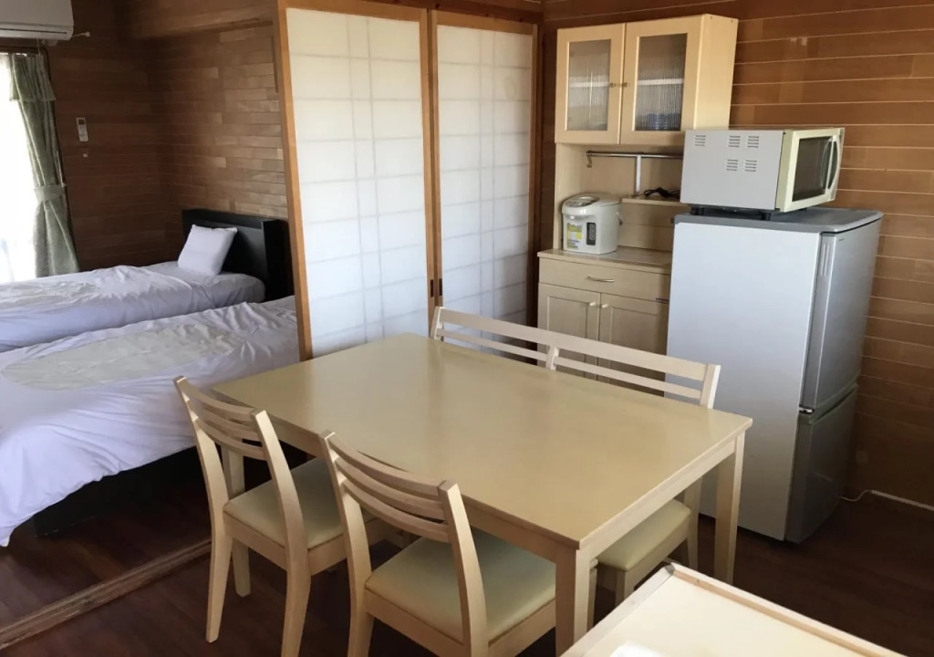 Pension Crystal Inn Onna