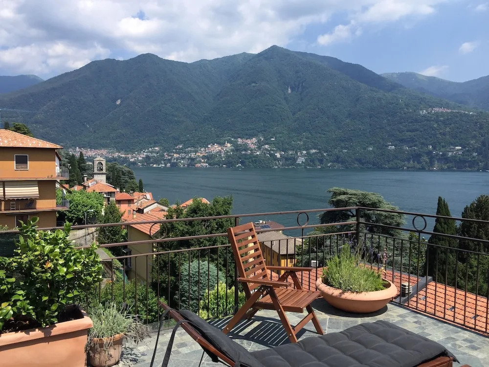 Lovely Apartment Overlooking Lake Como