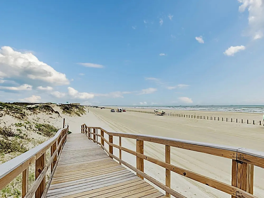 New Listing! Coastal-chic - Pool & Balconies 3 Bedroom Condo