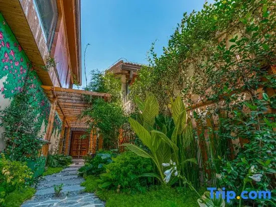 Zunyang Hidden House Garden Homestay (Suning Plaza Branch)