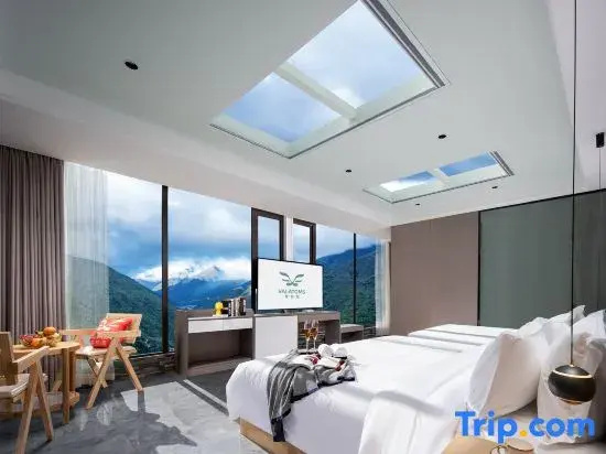 VALATOMS Hotel (Dujiangyan Qingcheng Mountain Scenic Area High Speed Railway Station)
