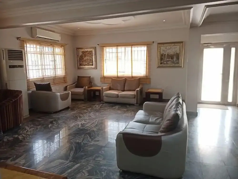 Le Ville Hotel and Suites