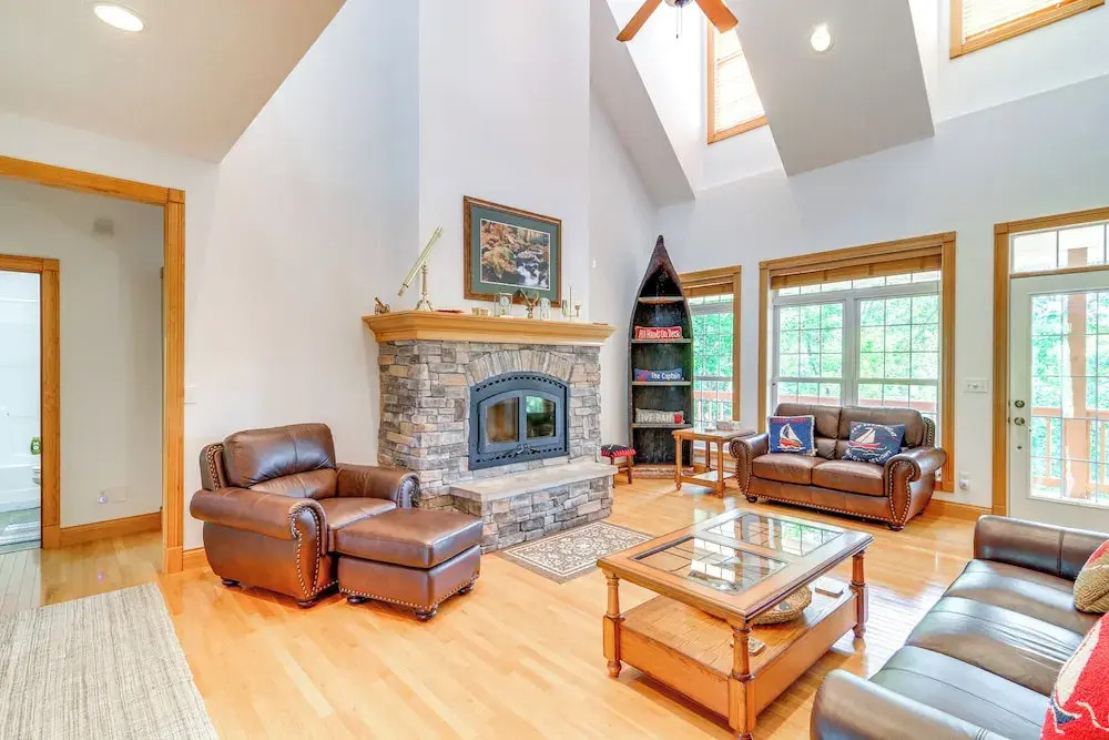 Lake Cumberland Retreat w/ Deck & Views!