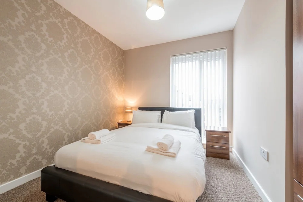 3 Bedroom Apartment Near City Centre With Parking