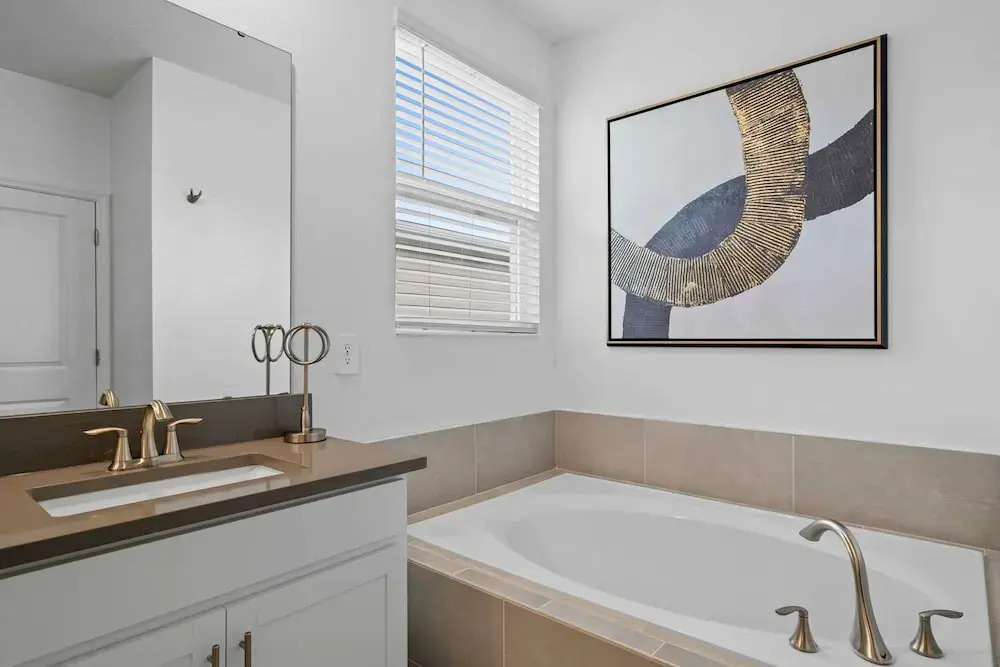 Chic Spacious 5BR Retreat Near Disney