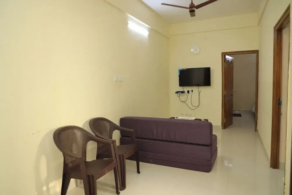 AK Vellore Stays