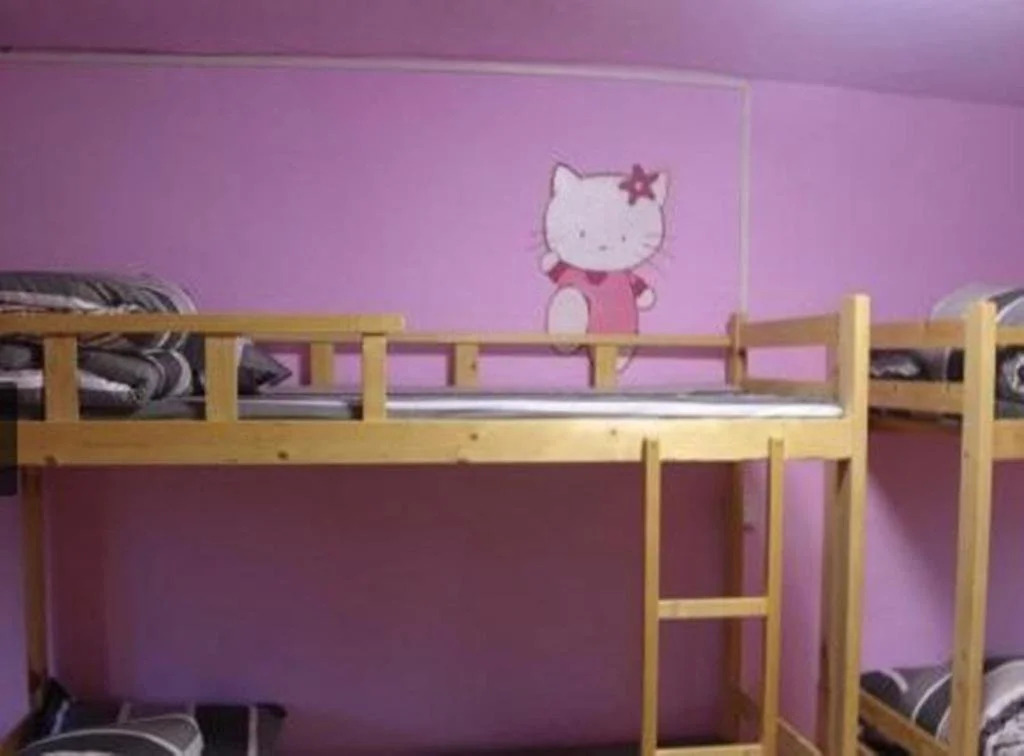 Lover Family Youth Hostel