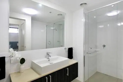 Monaco Unit 905, 12 Otranto St