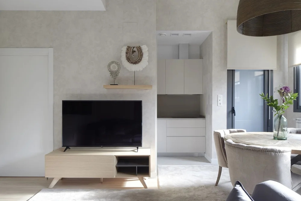 Emeka Suite by FeelFree Rentals