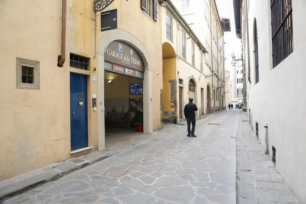 Santa Trinita Suite B