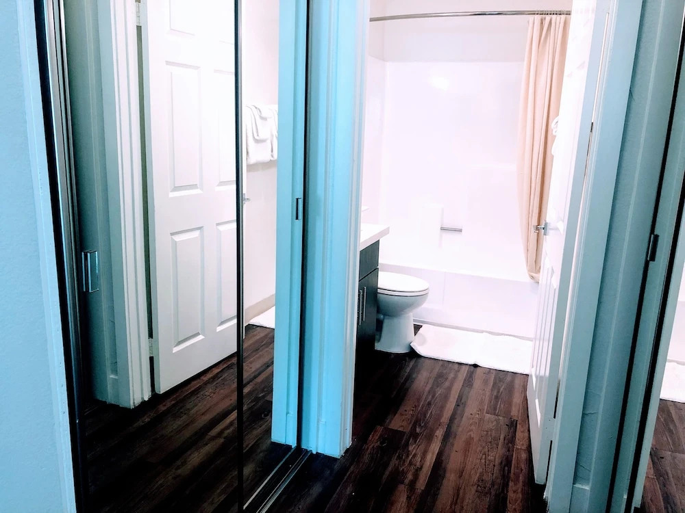 LA Westwood Deluxe Suites