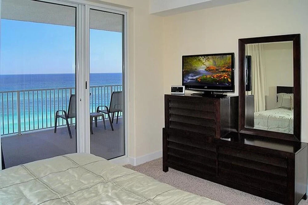 Ocean Reef 909 230814 by RedAwning