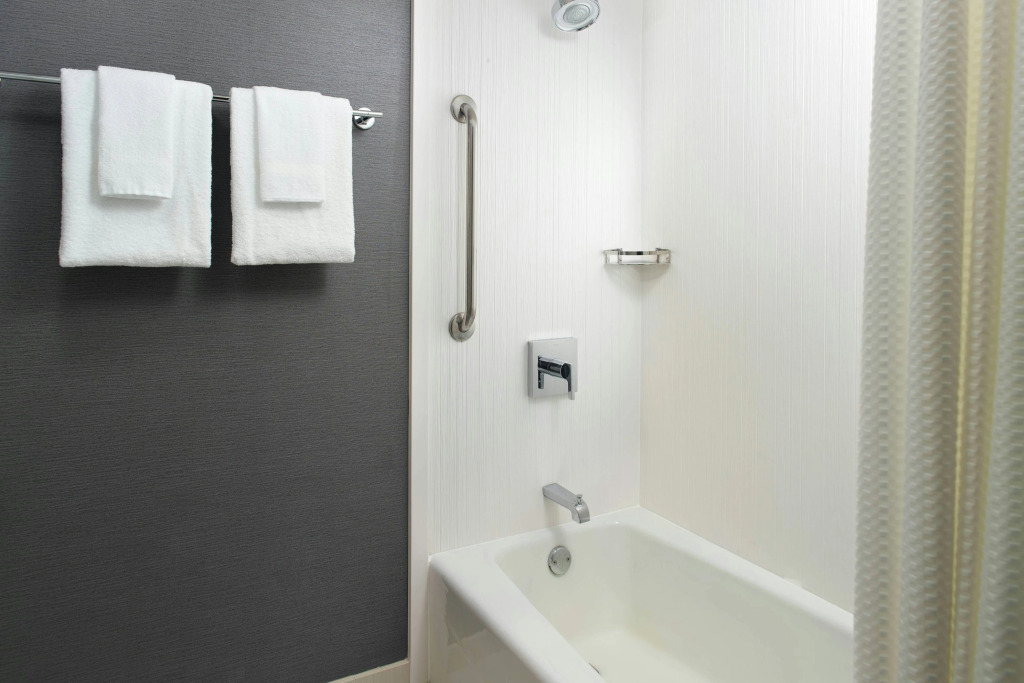 Courtyard by Marriott Raleigh Midtown