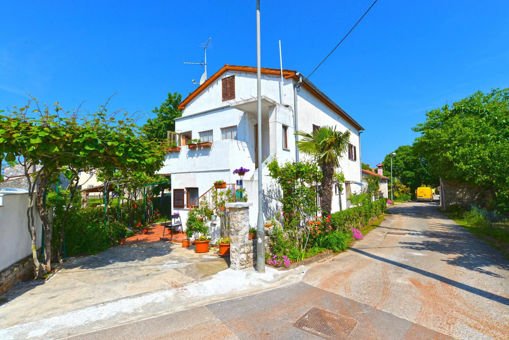 Apartment 358