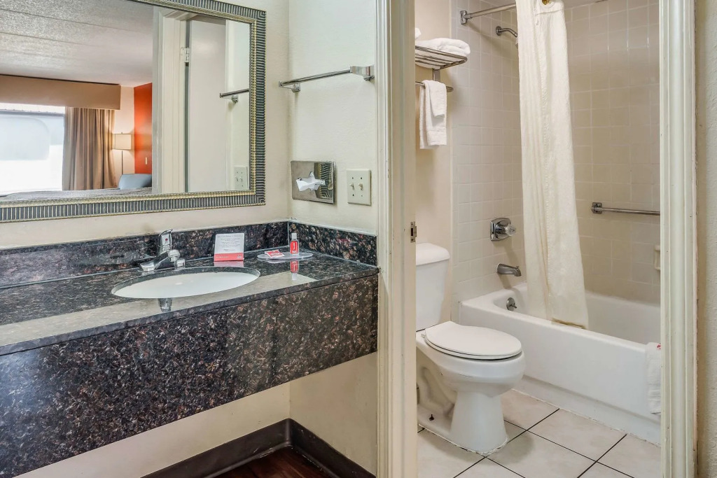 Econo Lodge Inn & Suites Griffin North