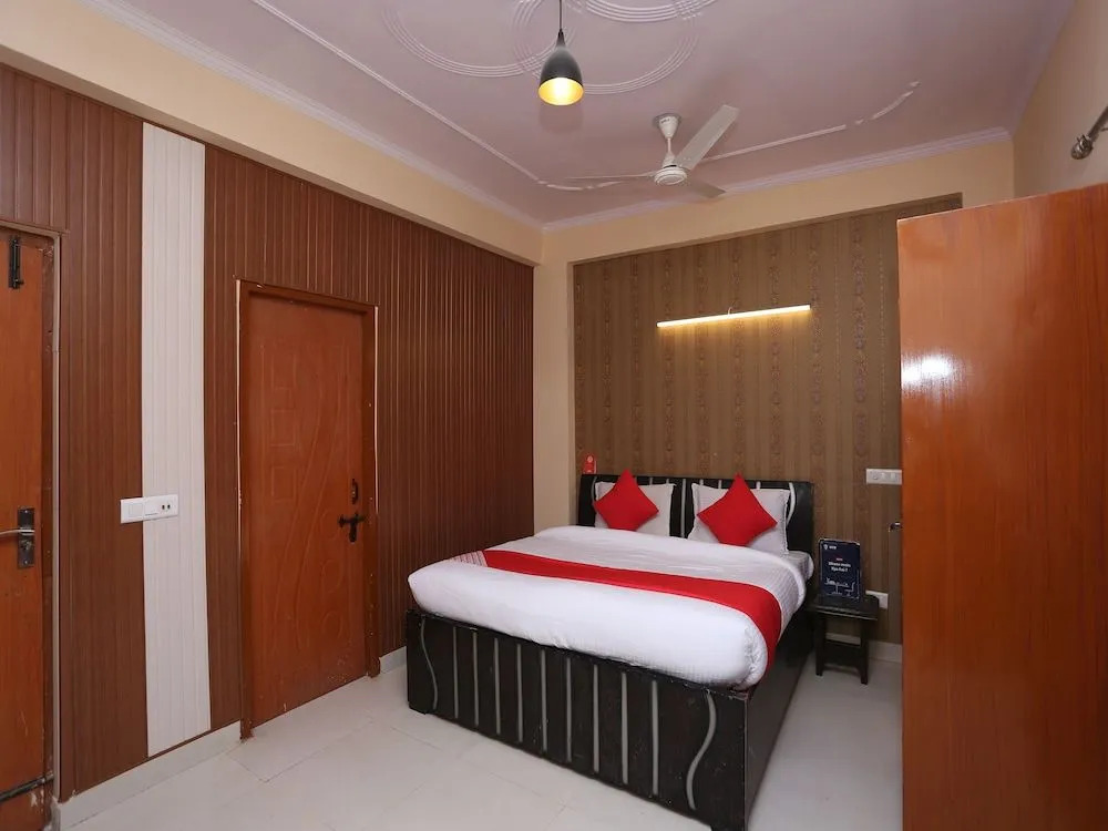 OYO 28264 Chirag House