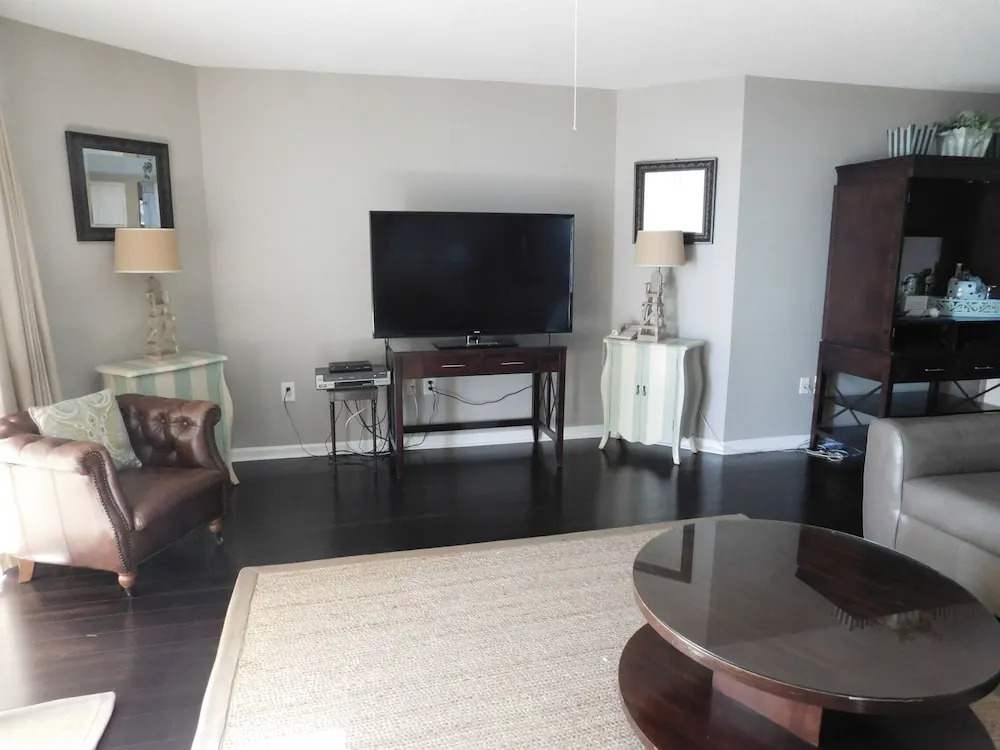 Yacht Club S #1-1104 4 Bedroom Condo by RedAwning