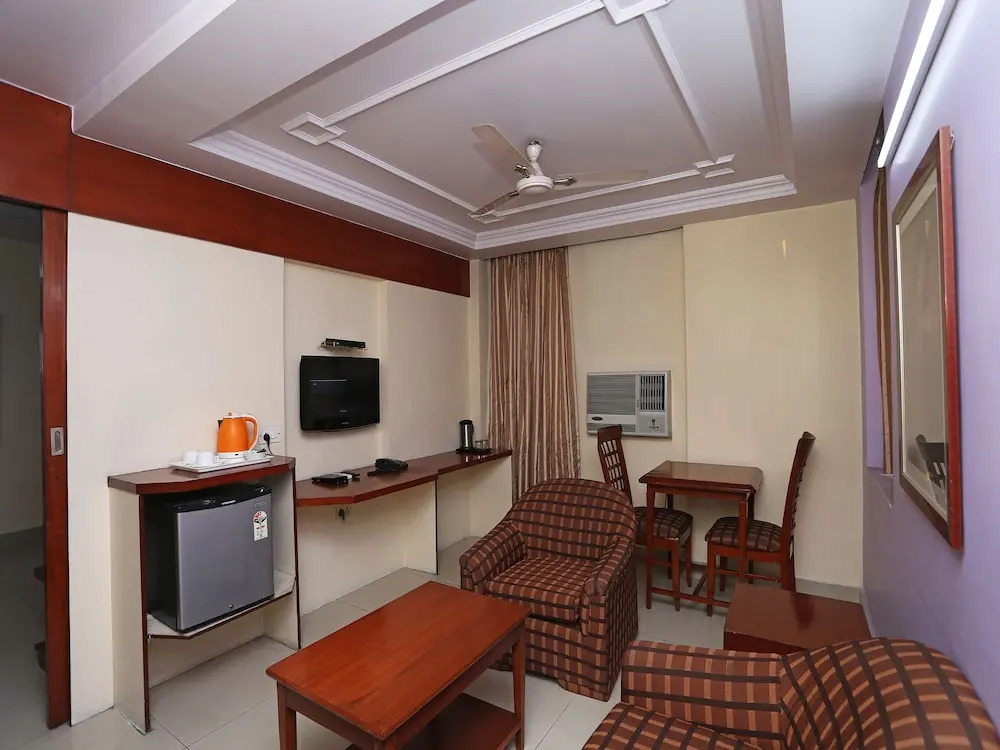 OYO 645 Hotel Tourist Deluxe