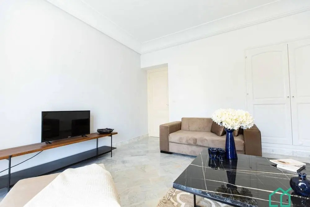 Safran II Apt de Charme Avec Terrasse la Marsa