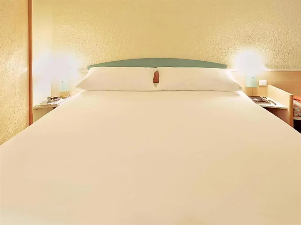 ibis Nemours