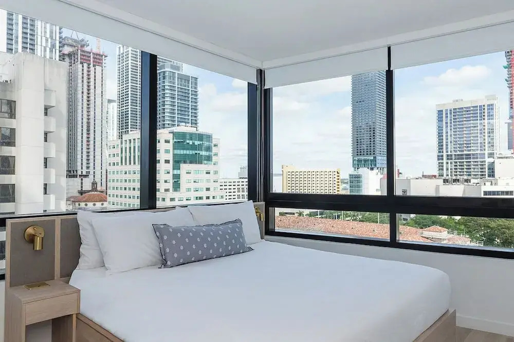 District 225 • 2 BD/2BTH • 20th Fl • Free Spa