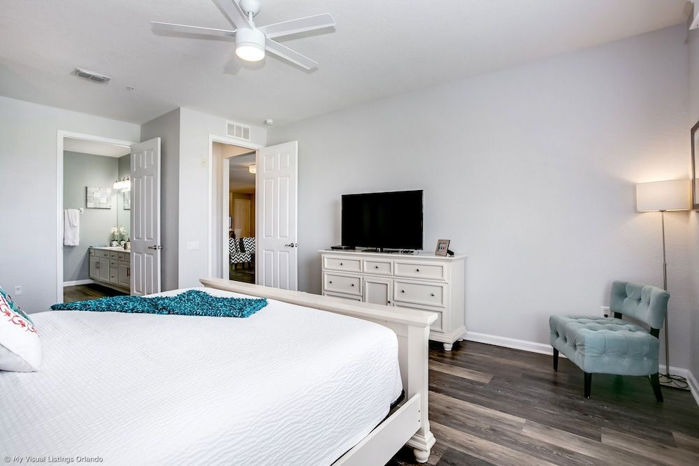 Renata's Waterscape Deluxe 3 Bedroom Condo by RedAwning