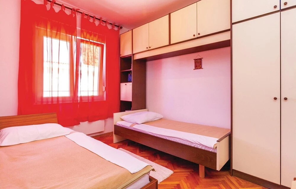 Gorgeous Home In Selce With House Sea View