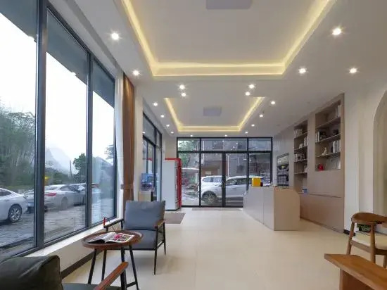Yingyue Riverside Boutique Homestay